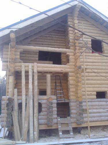 рубка домов из кругляка и бруса
