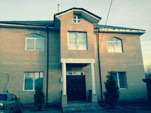 Продам кирпичный  коттедж 320 м  в пригороде Санкт-Петербурга  