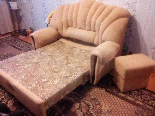 Диван, 2 кресла,2 пуфика