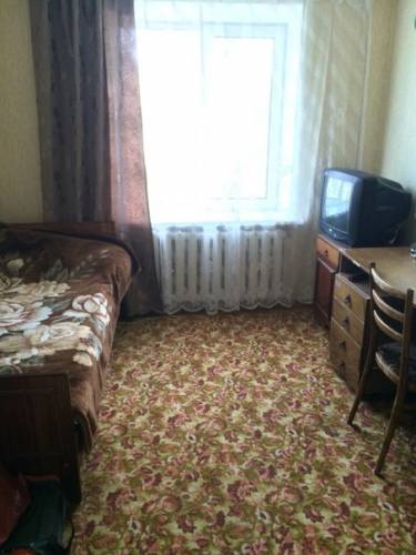 Сдам комнату в 3 комнатной квартире .