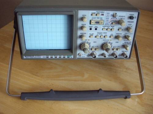Осциллограф HITACNI VC-6045А  2 канала . 100 МГц. Япония. 