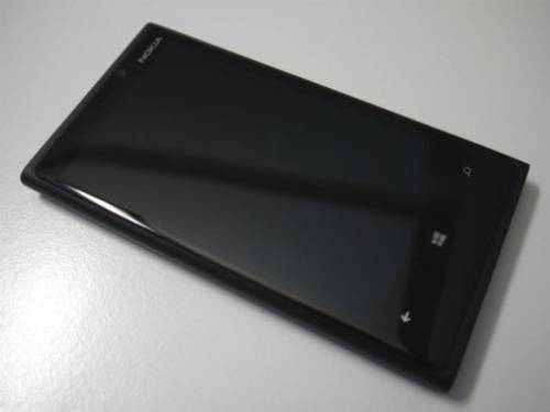  смартфоун nokia lumia 925 в очень хорошем рабочем состоянии.