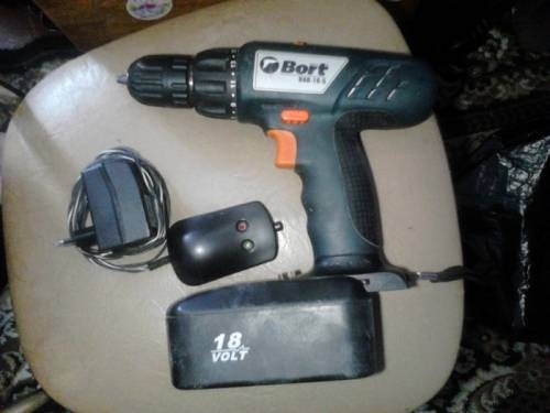  шуруповерт  Bort 18 v 