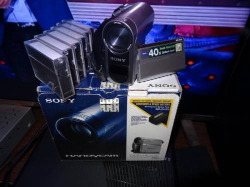Продам цифровую видеокамеру Sony handycam