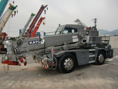 Короткобазный кран  Kato krm-13h