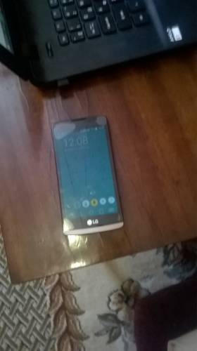 телефон LG Leon