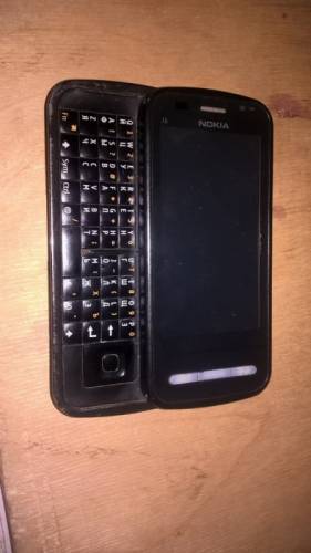 Продам нерабочий Nokia C6-00