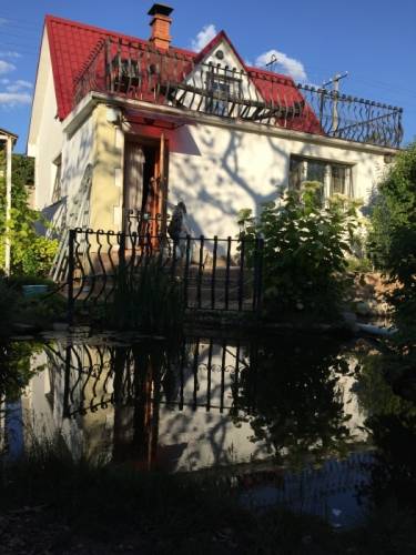 Продам 2-этажный дом с ухоженным участком 6 соток, район Горбатого моста.