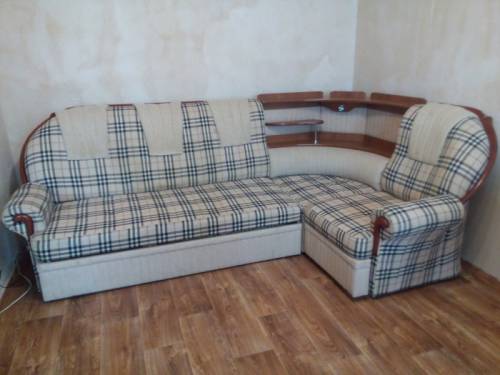 Продам б/у диван угловой в хорошем состоянии.