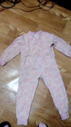 продам пижаму для девочки 2-4 лет