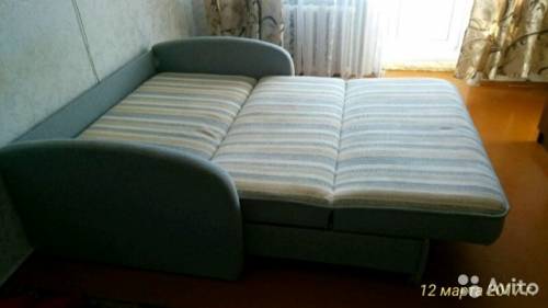 Продам недорого диван.