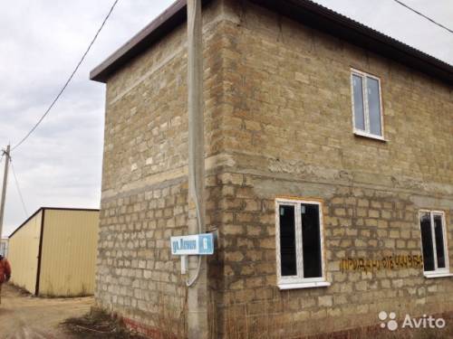 продаю дом и гараж для лодки на участки 1.8 сот на берегу лимана г. Темрюк