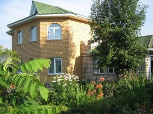 Продам по договоренности 2-х квартирный коттедж
