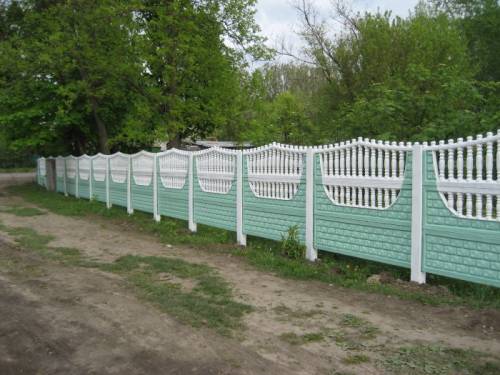 Выполнит монтаж забора из кирпича, профиля, секционного забора и т. д. 