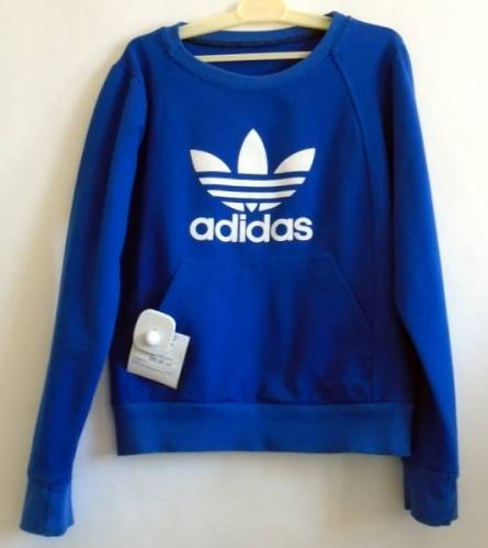 Толстовка adidas с карманами.