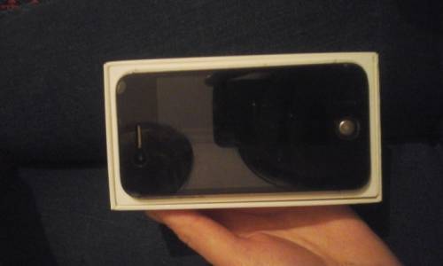 продам iphone 4s ,всё в норме,только нет кнопки по серединке..