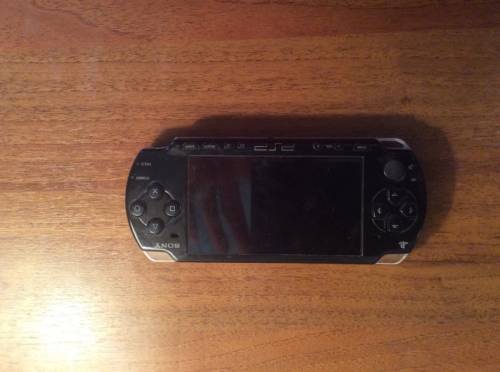 Продаю игровую приставку psp soni 2008