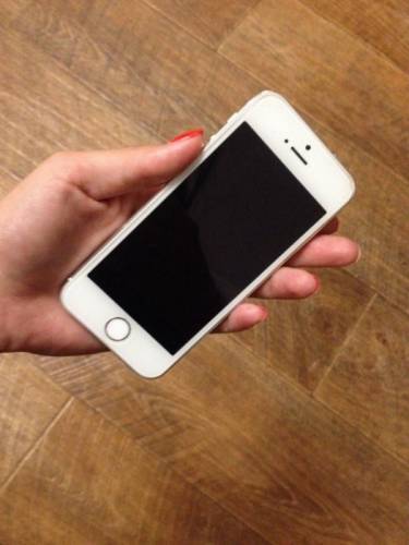Срочно продам iphone 5s 