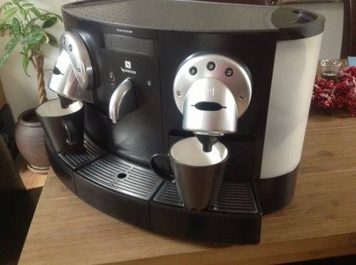 Кофемашина Nespresso Gemini CS220