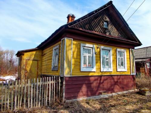 Продам деревенский дом в жилой деревне недорого