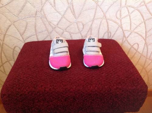 Продам кроссовки adidas