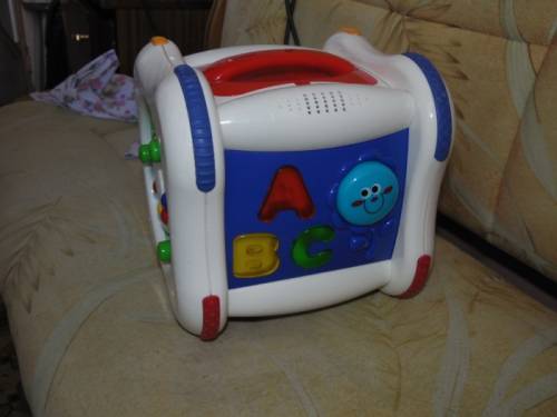 Игрушка развивающая говорящий куб рус/англ chicco