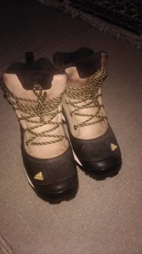 продам ботинки adidas