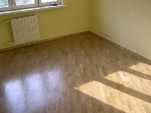 установка  ламината на пол