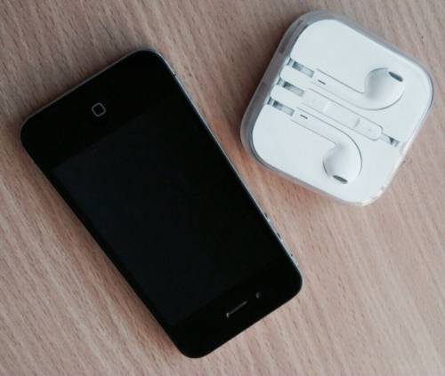 Продаю iPhone 4