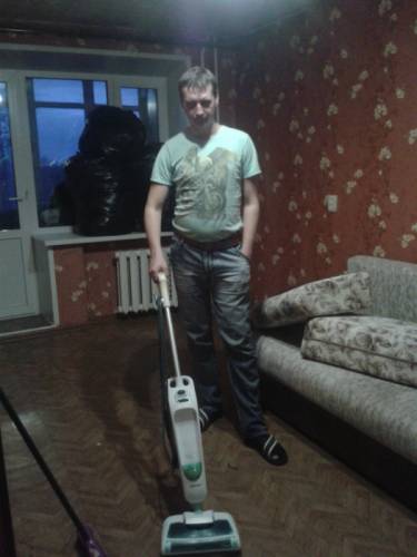 Продаю моющую электрическую швабру