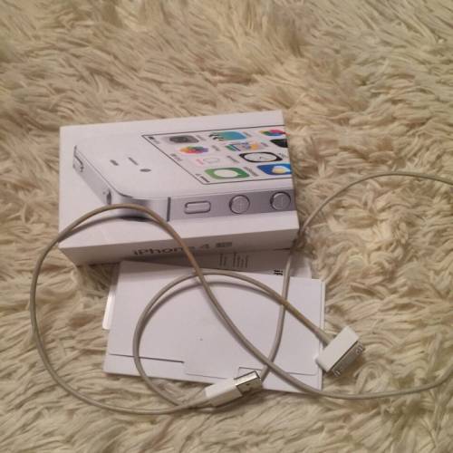 Продаю IPhone 4s