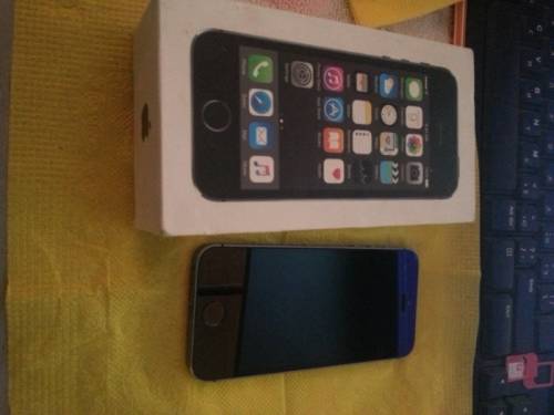 телефон айфон5s в хорошем состоянии