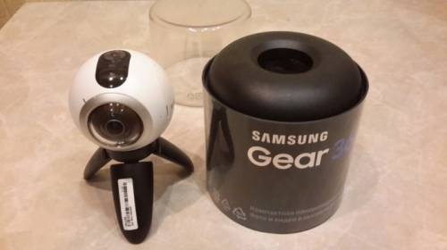 Панорамная камера Samsung Gear 360