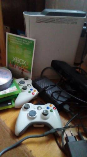 Продам Xbox  кинект и игры