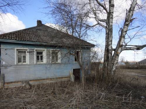 Дом с земельным участком