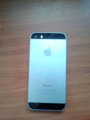 Продам на запчасти айфон 5s