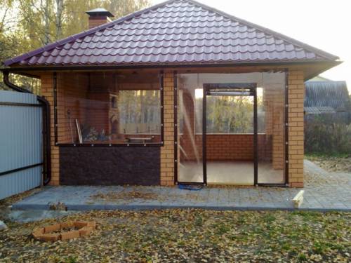 Прозрачные шторы ПВХ для беседок и веранд