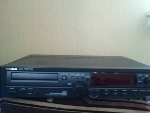 Устройство CD-RW 750