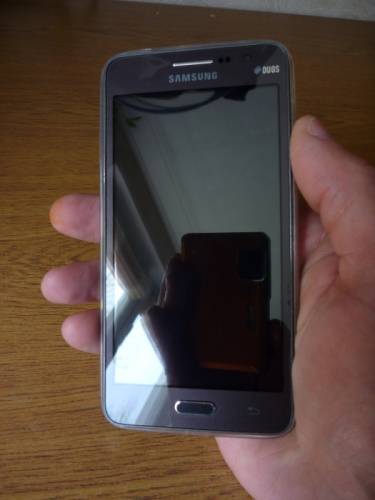 Samsung Galaxi Grand Prime с 2 Sim картами.