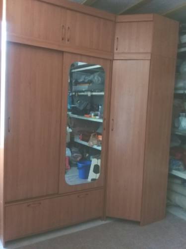 Продам угловой шкаф из 3-х секций