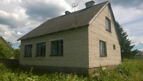 Крепкий кирпичный деревенский дом в Псковском районе