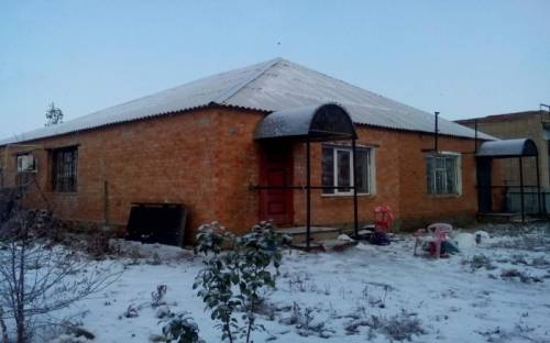 Большой жилой дом (керамзитоблок обложен кирпичём) со всеми удобствами