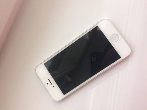 Продам iPhone 5 