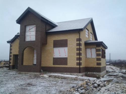 продам коттедж с гаражом и мансардой, торг уместен. 