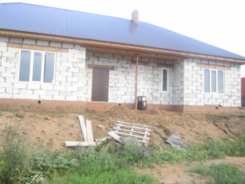 подам недостроенный дом