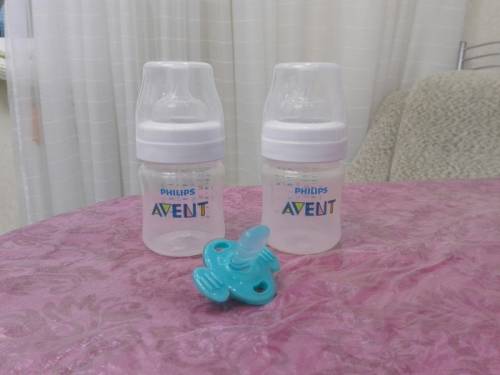 Бутылочки Philips Avent (2 шт) и прорезыватель Dr Brown 