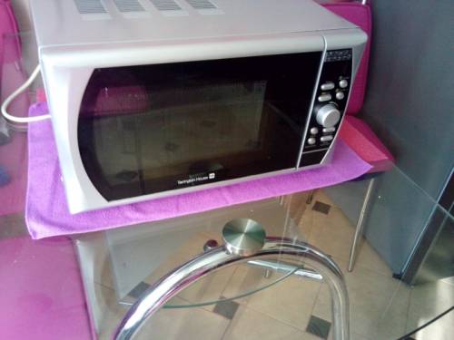 Продаю микроволновку практически новую.