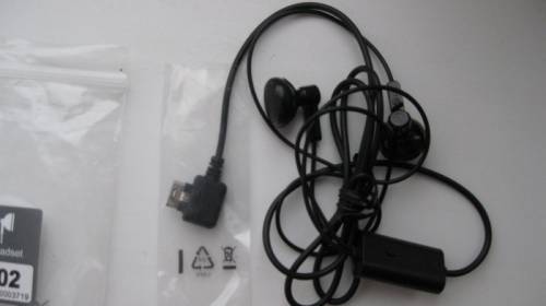 Продаю наушники-гарнитура на телефон LG новые