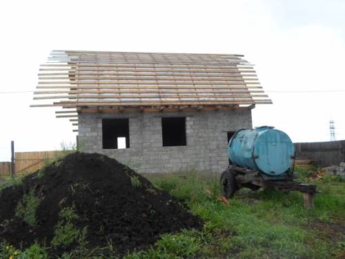 продам дом в старцево не достроен.