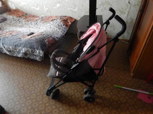 Продаётся детская коляска-трость.